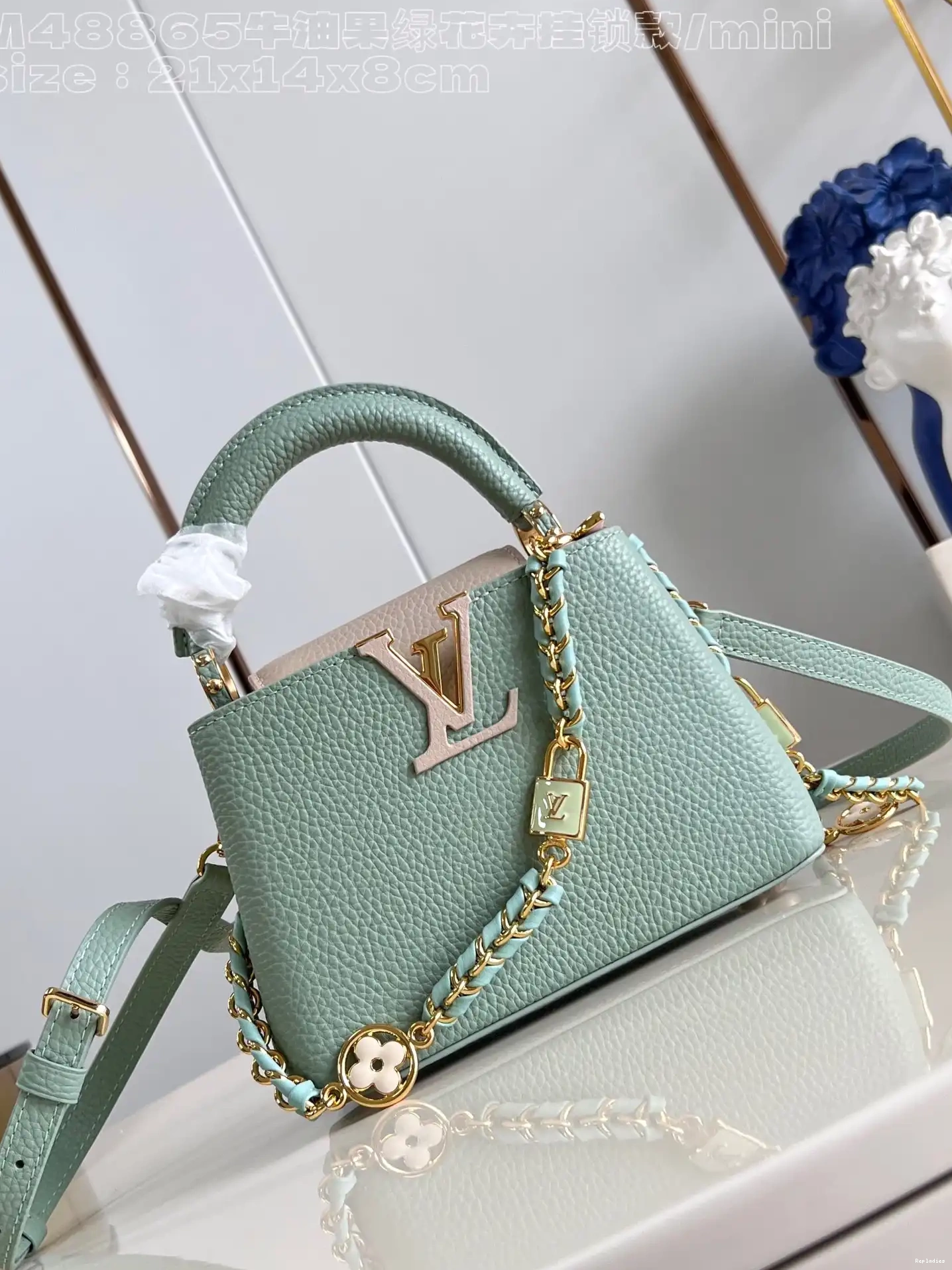 Rep ladies VUITTON LOUIS CAPUCINES MINI-21*14*8CM 0625